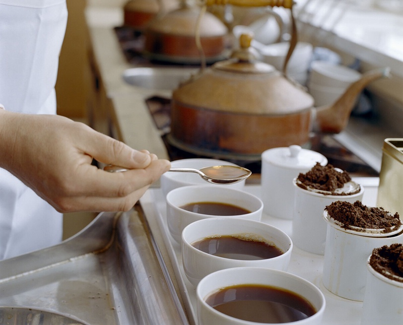 300年皇家御用調茶工藝！唐寧茶榮耀加冕冬日佳節，英國絢麗紙雕藝術禮盒冬季限定！