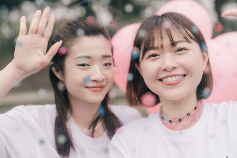 可愛爆擊！美趴音樂祭x插畫家小心臟聯名週邊限量開賣，手機支架、摺疊購物袋優惠必買