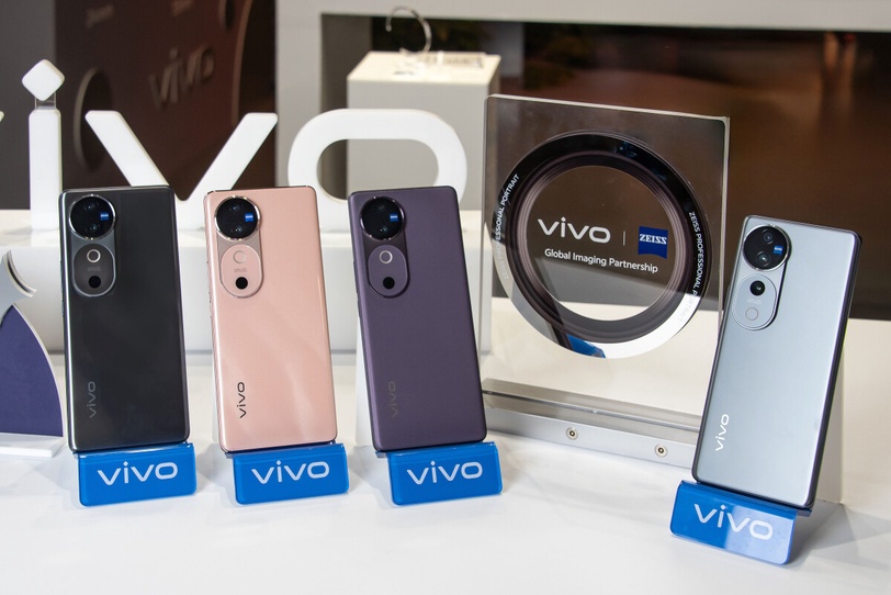 告五人放話買40支手機寵粉！世界巡演必備vivo V40，蔡司鏡頭+AI柔光環怎麼拍都好看！