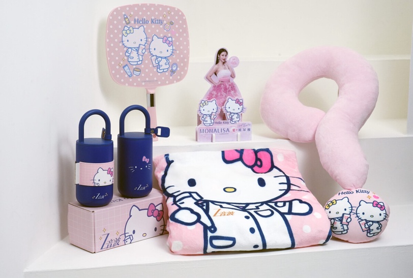 超萌Hello Kitty陪妳變美又紓壓！可愛美妝鏡、保溫杯、毛毯與問號枕為變美添加療癒感