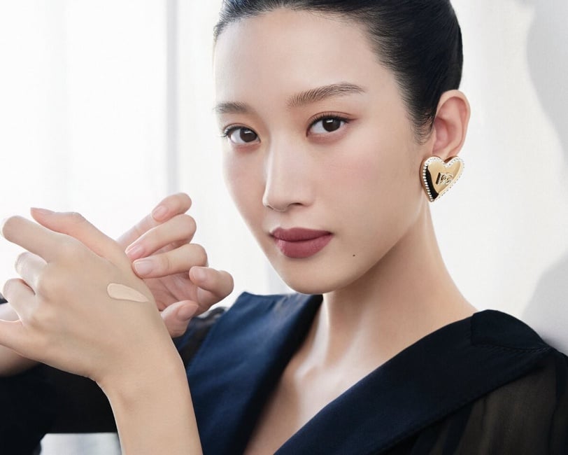 2025解鎖底妝高級感！韓國女星摯愛水光妝升級，3D柔霧光澤超美，全天妝感精緻無瑕！