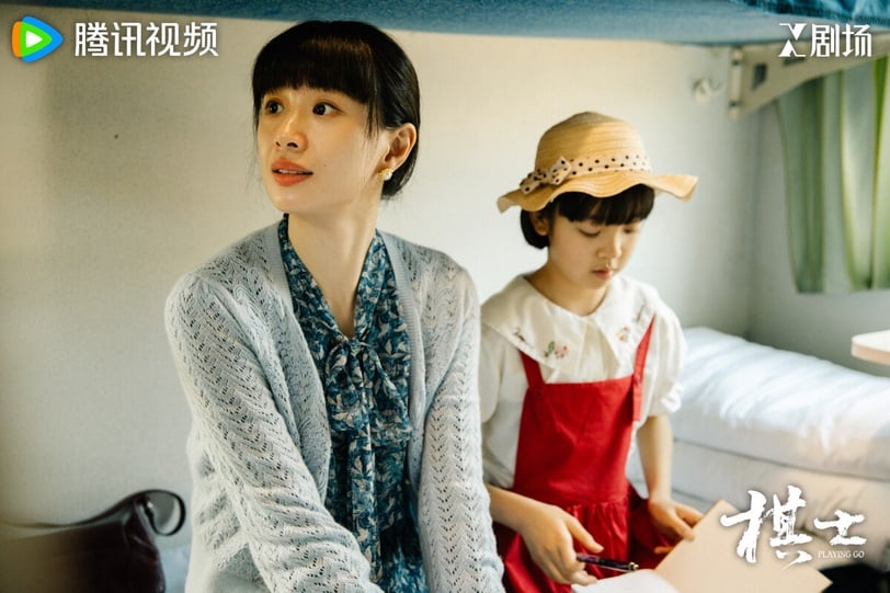 《棋士》劇情挺有趣，這部劇把「圍棋」和「犯罪」結合在一起，平凡的圍棋老師發現，圍棋的思維方式竟然可以用來犯罪，緊接著事件一環扣一環，讓人猜不到發展。《棋士》人物之間的搏弈、人性的刻劃都有看點。