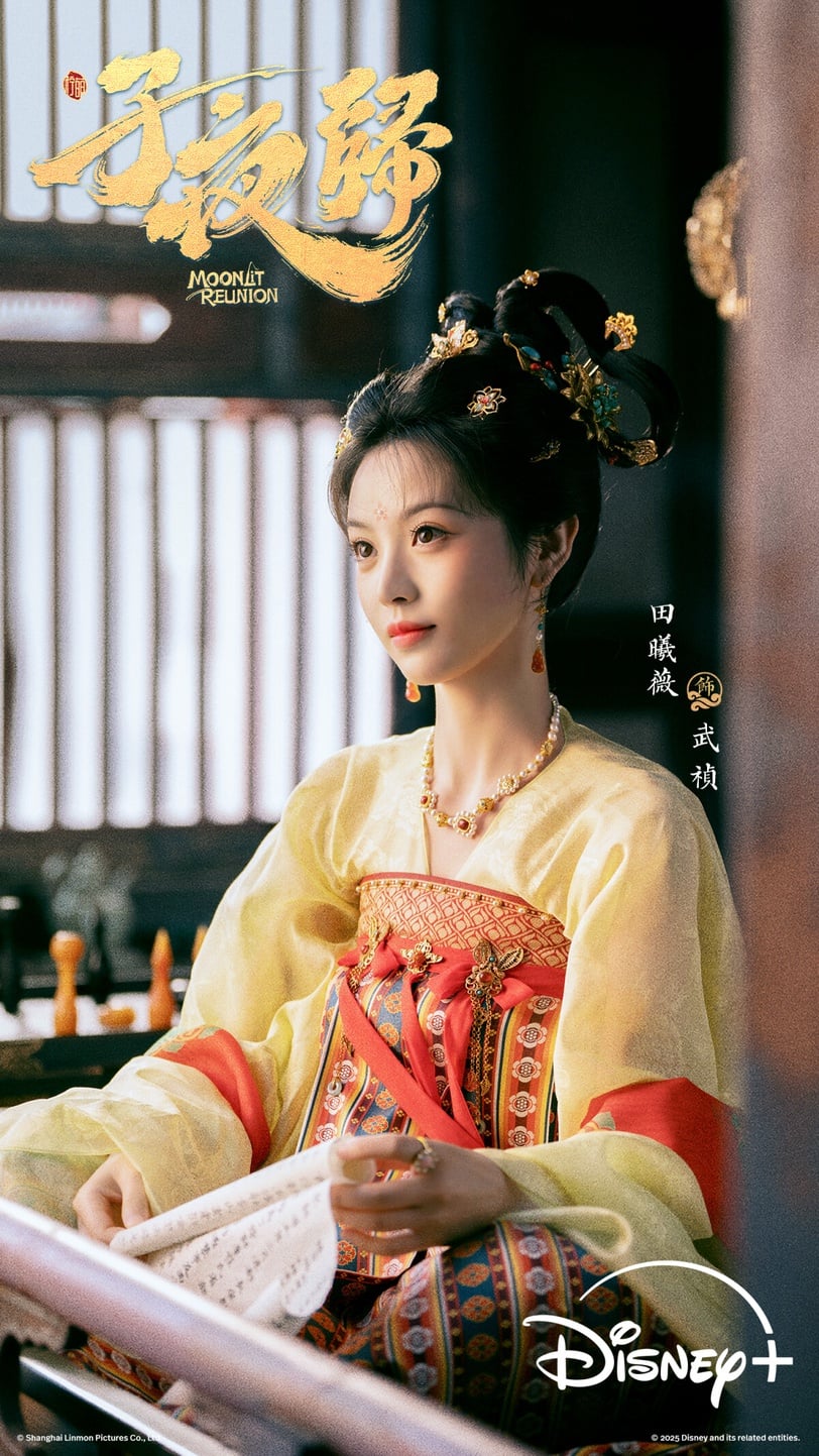 許凱、田曦薇主演的古裝懸疑劇《子夜歸》在近日已官宣將在Disney+獨家播出！《子夜歸》是少有的古裝志怪題材，融入妖魔鬼怪的中式恐怖，營造出結合愛情、喜劇和懸疑的奇幻氛圍，非常吸引人，而田曦薇在劇中的豔麗貓妖造型更是讓人超級驚豔！