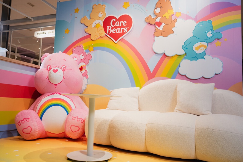 全台首間 Care Bears™咖啡廳！CACO cafe進駐台南，彩虹棉花糖飲料和熊頭冰棒超可愛