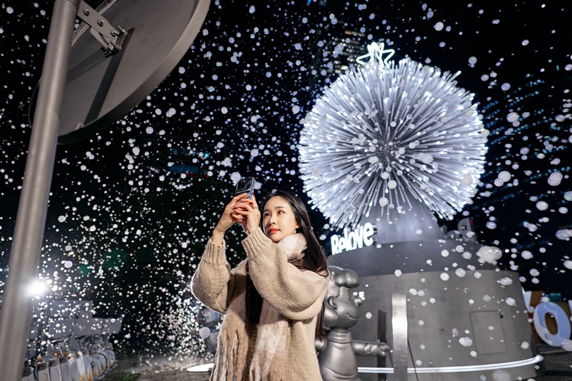 信義區下雪了！Relove《呼吸樹》打造夢幻泡泡雨，成為台北最浪漫聖誕打卡點！