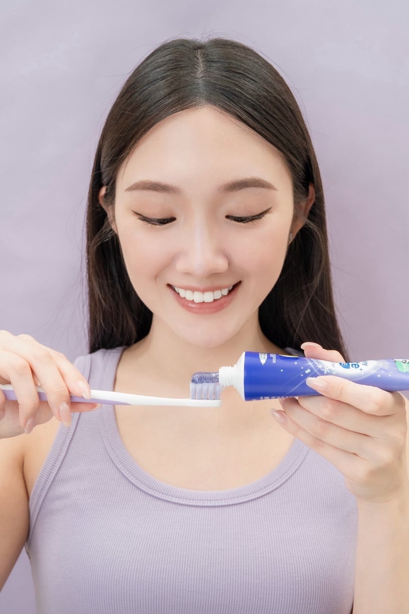 2026美白牙膏新趨勢！「好來紫牙膏」脆友討論度爆表、銷量破萬支，光學校色一刷去黃！
