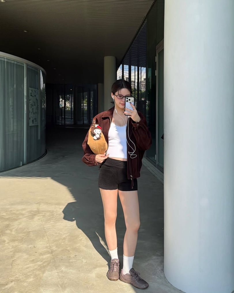 ASICS SPORTSTYLE HYPERSYNC新色太會！「薄底鞋穿搭」漆夜黑&amp;amp;amp;amp;可可棕解鎖秋冬時髦公式