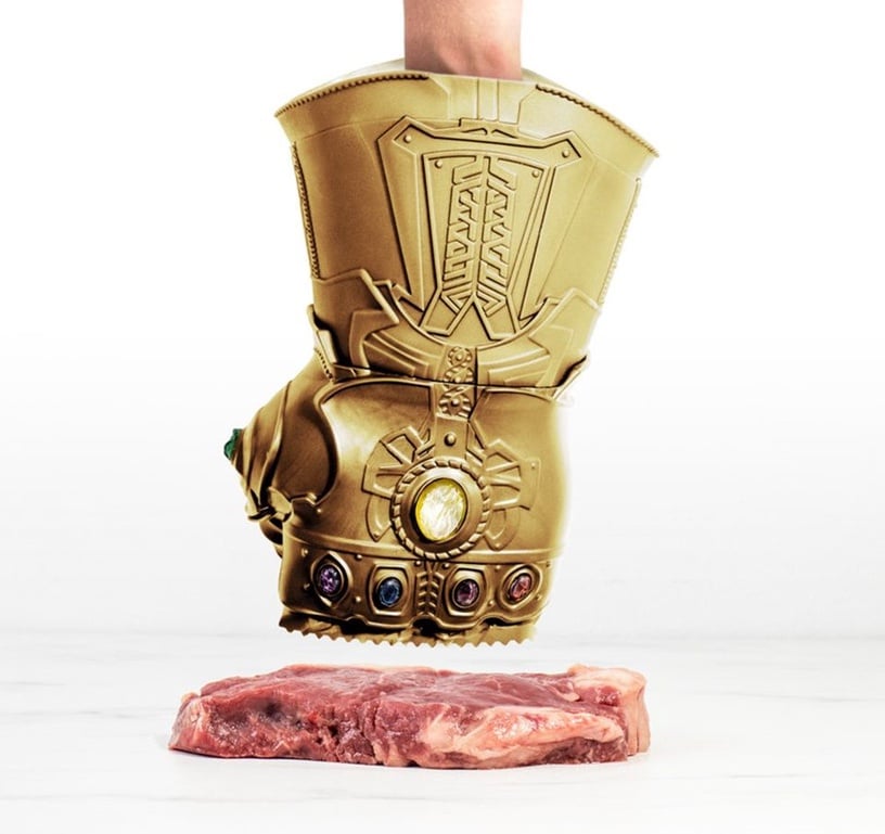 國外網站Firebox推出「無限手套鬆肉錘」，用這個壓肉感覺超霸氣的啊！