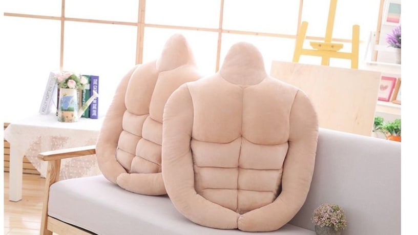 國funning factory推出了一款六塊肌男友抱枕