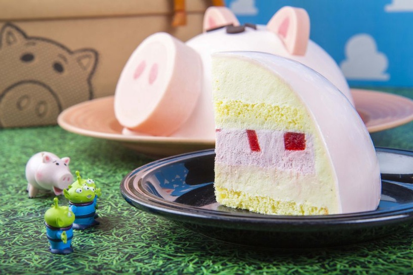 BAC 聯名《玩具總動員》推出限量的「火腿豬撲滿」蛋糕！