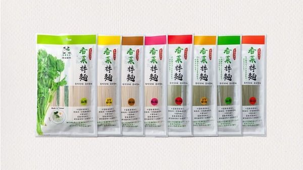 北斗香菜生產合作社還推出了「香菜拌麵」,一共推出油蔥、麻油、古早擔仔麵、椒麻等四種口味
