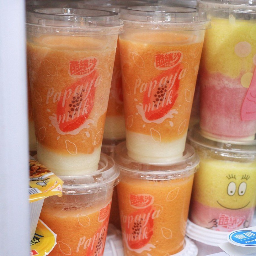 全家推出「木瓜酷繽沙」！冰冰涼涼的木瓜牛奶做成冰沙，絕對是夏天消暑的好味道～