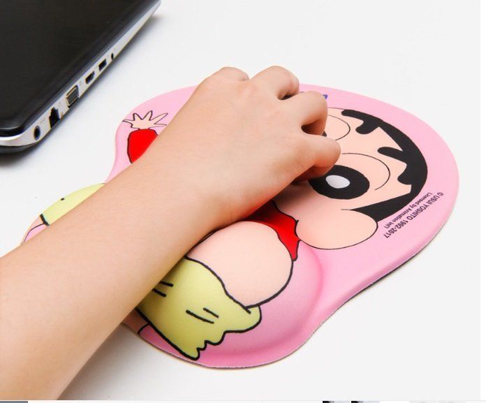 韓妞瘋搶的「睡覺小新USB」、「蠟筆小新屁屁滑鼠墊」,在全家超商就能集點換購啦!
