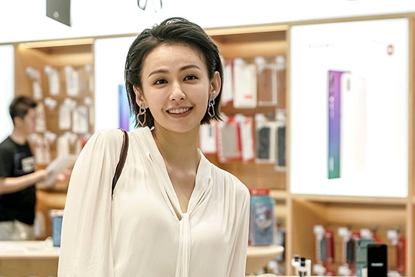 尤其是在剧中韩可菲常常梳上这种港风的油头,将浏