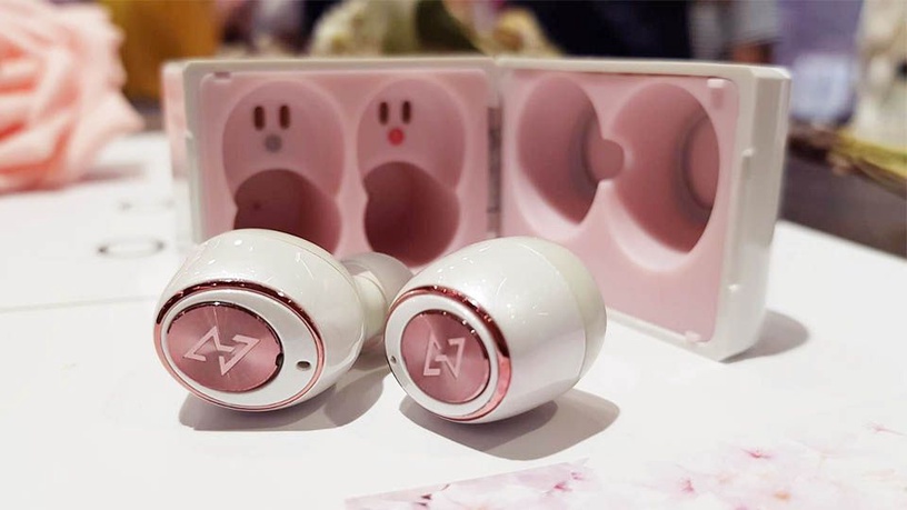日本AVIOT超粉嫩「TE-D01g」！高CP值的AVIOT真無線耳機，TE-D01g超粉嫩外型，讓無線耳機也超少女～