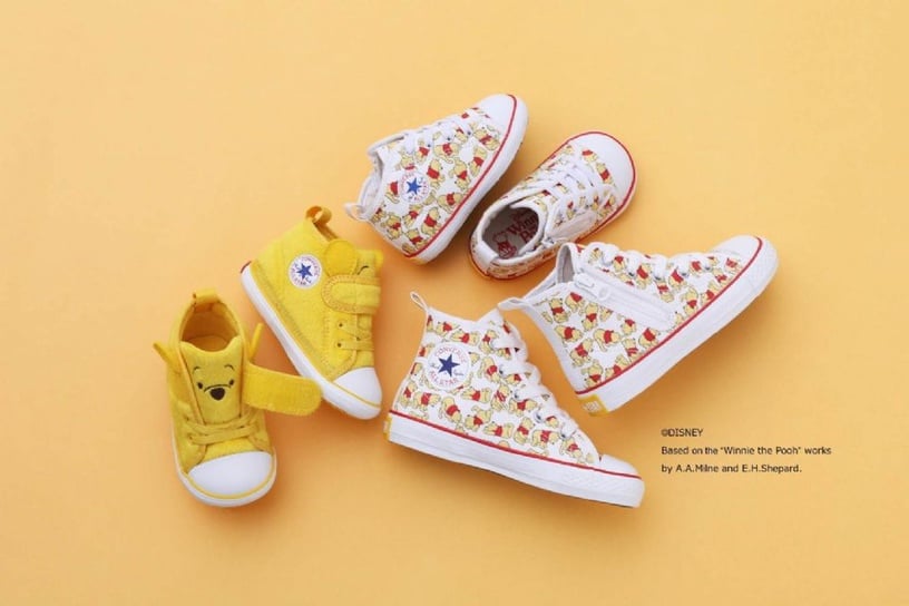 深受大家喜愛的小熊維尼又來啦！這次日本CONVERSE跟迪士尼合作，聯名推出了「Baby All-Star N&Child」系列小熊維尼兒童帆布鞋，共有兩款嬰兒鞋跟一款童鞋，滿滿的可愛維尼超療癒！