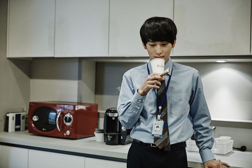 《原本以為只是手機掉了》任時完太會演!10位歌手出身的演員,IU、李昇基「影歌雙棲」