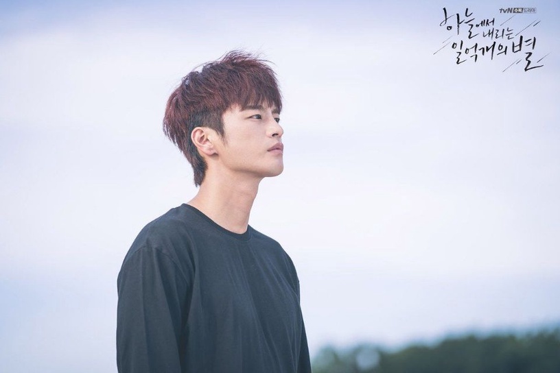 《原本以為只是手機掉了》任時完太會演!10位歌手出身的演員,IU、李昇基「影歌雙棲」