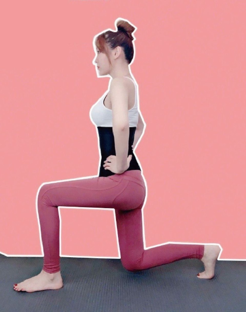 改善肌肉大腿动作5: 单膝高跪姿蹲