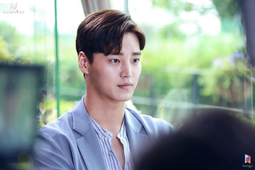 《意外發現的一天》李宰旭只有21歲!6位老著等韓星,他比朴敘俊、李鍾碩小,卻被叫哥