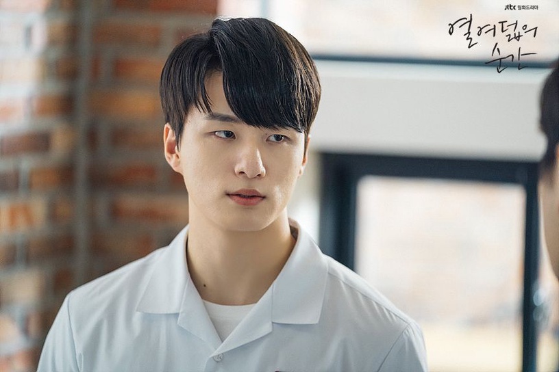 《意外發現的一天》李宰旭只有21歲!6位老著等韓星,他比朴敘俊、李鍾碩小,卻被叫哥