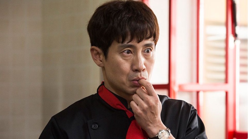 渴望成为顶级大厨的奉秀(申河均 饰),但成了平凡柔顺的丈夫.