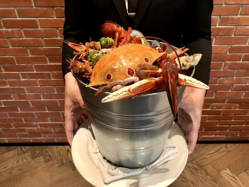 整桶的舊金山海鮮桶重達5公斤，相當吸睛。