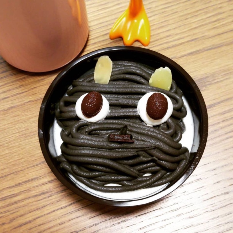 不買來吃就搗蛋!日本超商、mister Donut甜甜圈通通變身萬聖節裝扮