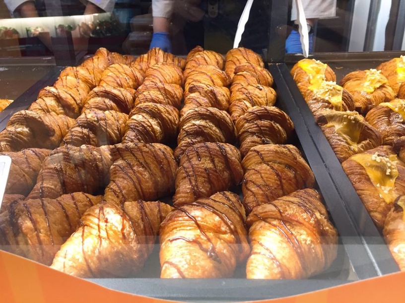 排队名店八月堂推出牛奶糖可颂,期间限定口味错过只能哭哭了!