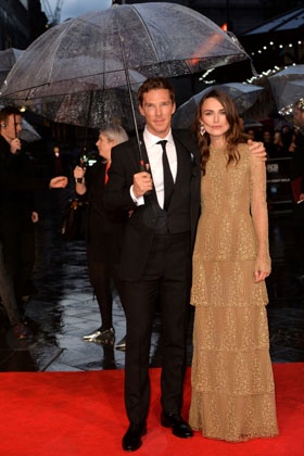 班尼狄克康柏貝奇（左）和琪拉奈特莉攜手出席倫敦電影節開幕。（圖由甲上提供）