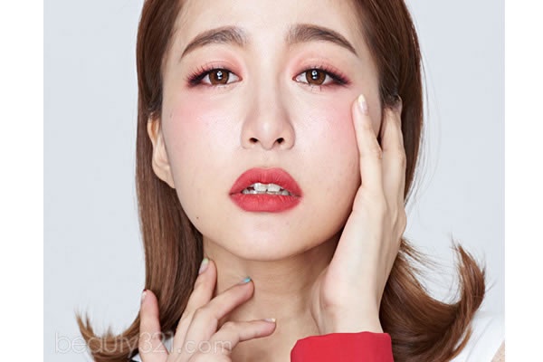 潮模TOMO美貌升級的秘密 韓系柔美花瓣妝