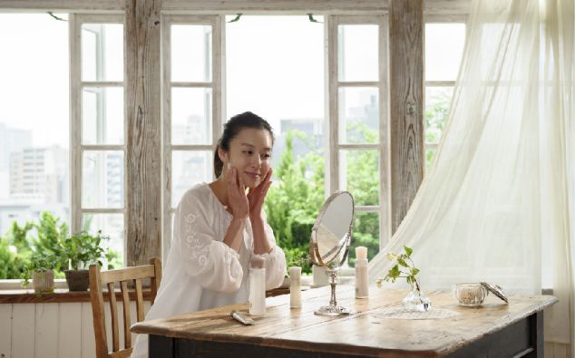 不藏私「夏日黃金比例保濕術」!這樣做,輕鬆終結夏日脫妝、毛孔粗大惡夢!