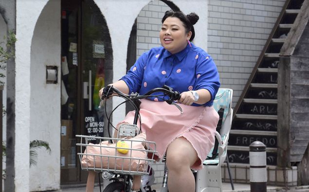《最強的媽媽栞納!》渡邊直美首播勝新垣結衣,網友大讚「諧星也有演技!」