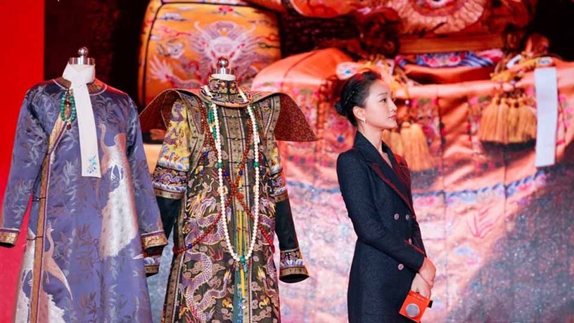 《如懿傳》戲服太美!周迅直言都穿花盆底鞋、戴護甲在房間走來走去