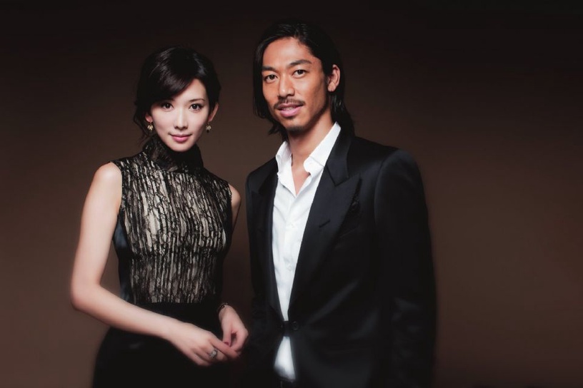 林志玲閃婚啦!對象是小七歲日本「放浪兄弟」成員AKIRA,兩人因舞台劇「赤壁 ~愛~」結緣!