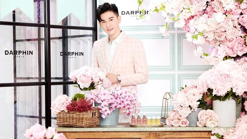 張立昂即將現身!馬上預約「Darphin朵法粉紅花店」,美肌瑜珈、隨心試用、夢幻贈品拿不完,浪漫花海IG準備洗版!