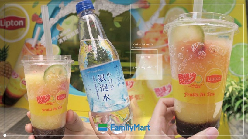 全家X立頓「水果茶氣泡酷繽沙」!這次不加牛奶,改用氣泡水,加碼推出立頓聯名店~