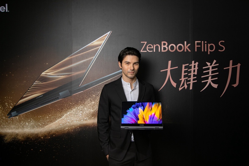 「世界最薄」筆電驚艷登場,能360完美翻轉、極輕機型配上時髦外型,連鳳小岳都激推!