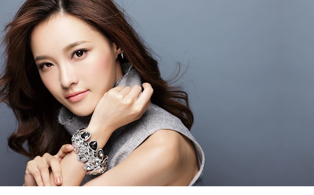 你的膚色是冷色系還是暖色系 大地色眼影也該有不同畫法 Beauty美人圈 你的膚色是冷色系還是暖色系 大地色眼影也該有不同畫法 Beauty美人圈