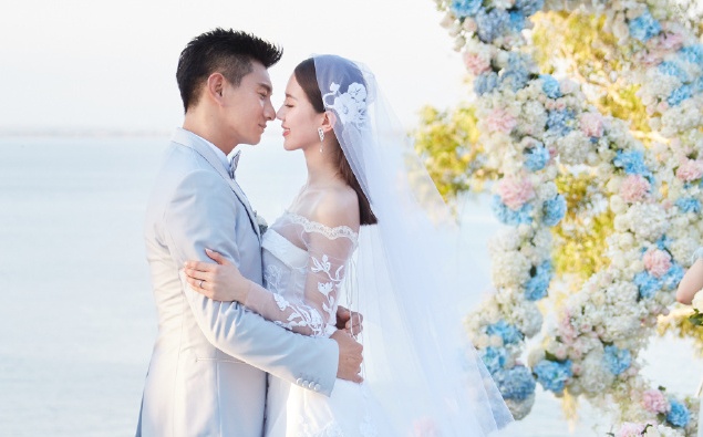 隆詩峇里島婚禮大秀蜜語，難怪明星都愛「海島完婚」！