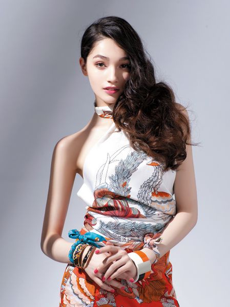俄羅斯的白瓷娃娃Vita 以驚人的速度 登上<大美人>封面!