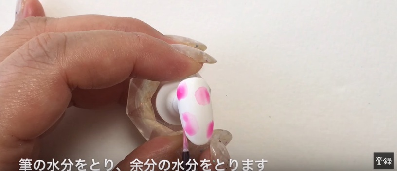不用再花錢上美甲店了!清透柔美暈染系指彩在家自己畫!