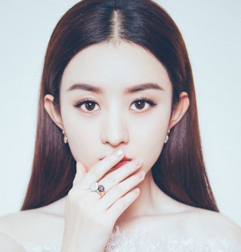 有微微 婴儿肥的赵丽颖也有著这样的招牌眉型呢!