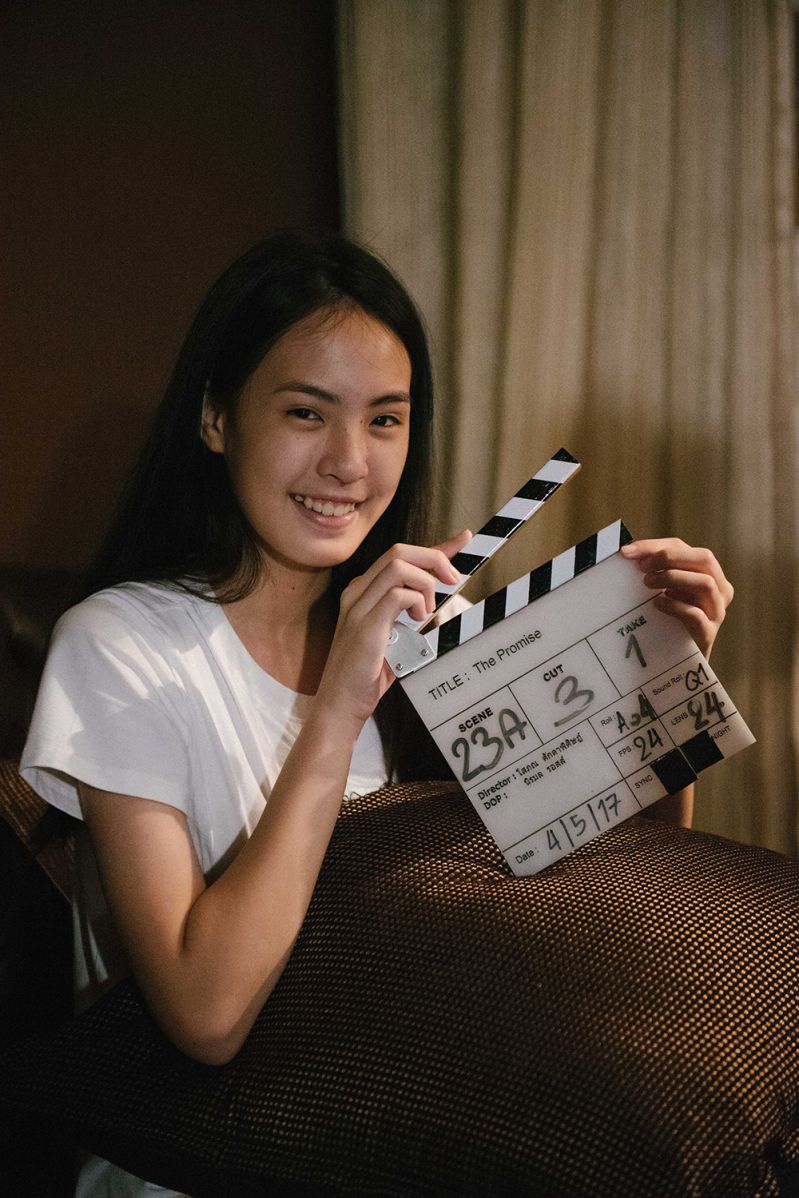 无数百万富翁一夜瞬间破产,原本前途一片光明的千金闺蜜-芭恩,伊碧