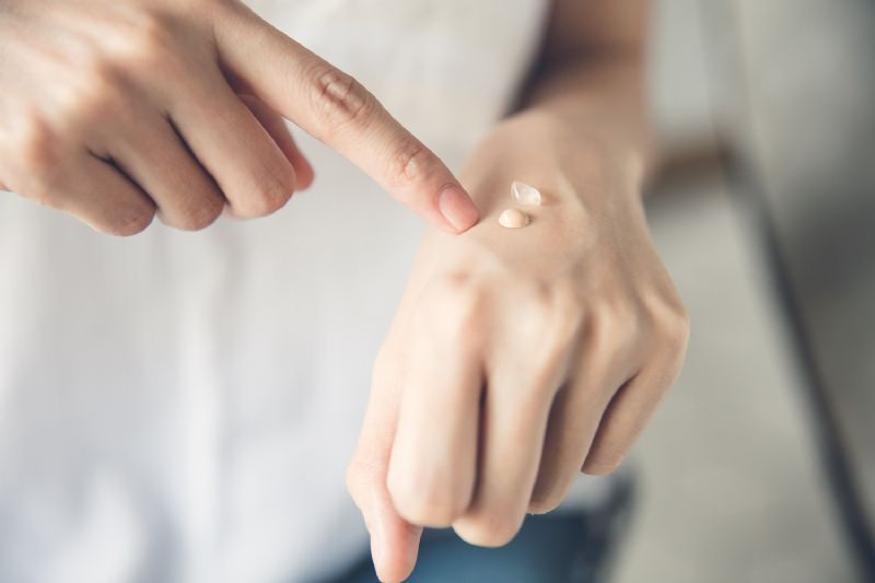 拯救超快暗沉、會起屑的「雷粉底」!超簡單三招,讓雷粉底變正常點!