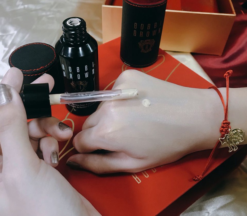 Bobbi Brown新春限定版!冬蟲夏草粉底液換上狗年新裝啦!