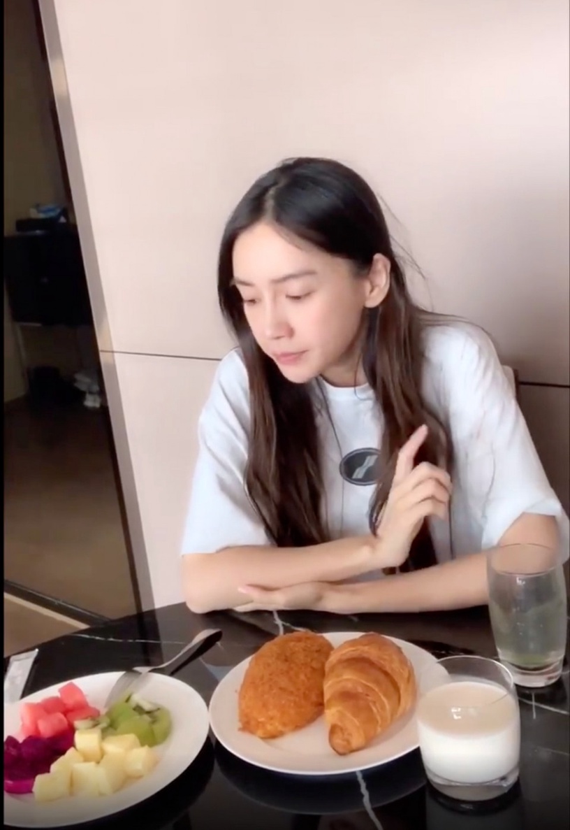 Angelababy嫩白肌亮到反光!5款越吃越白食物推薦,天天吃夏天前白成一道光!