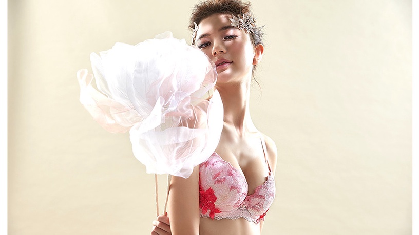 不將就的女人終能遇見最好!精品級內衣「御見花」,花卉刺繡宛如藝術,絕美值得收藏
