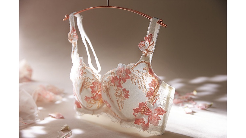 不將就的女人終能遇見最好!精品級內衣「御見花」,花卉刺繡宛如藝術,絕美值得收藏