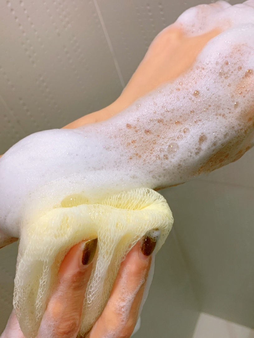 72小時保濕,是精華液還是沐浴露?網友實測:「令人驚訝的是脫皮乾裂不見了!」